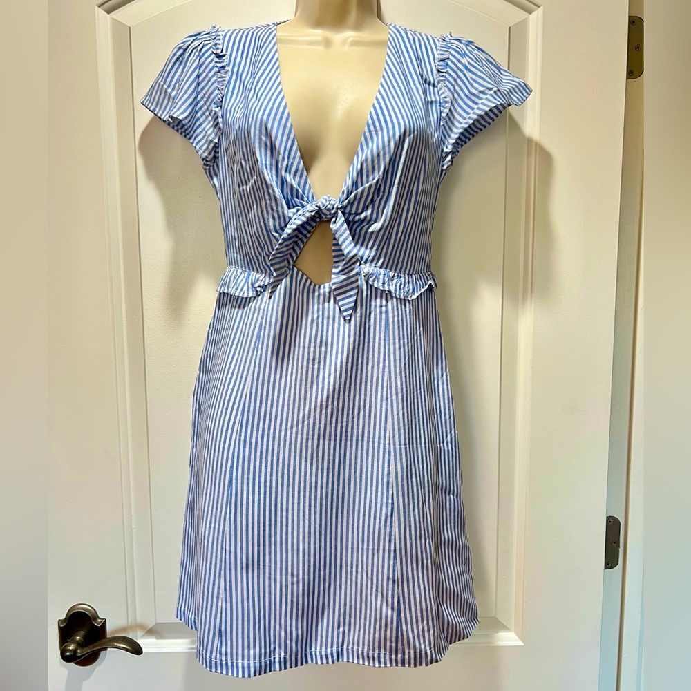 Lulu’s Cutout Tie Front Mini Dress